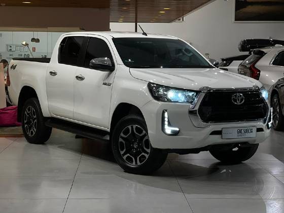TOYOTA HILUX 2.8 D-4D TURBO DIESEL CD SRV 4X4 AUTOMÁTICO